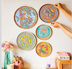 Platos Decorativos de Metal Pulido, Redondos, Estilo Bohemio, con Diseño de Plantas, para Decoración del Hogar, Bandeja para Servir - Product Image 1