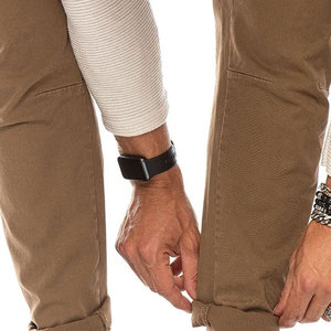 Pantalon cargo fonctionnel avec plusieurs poches, construction en tissu résistant, logo personnalisé, adapté au streetwear - Product Image 4