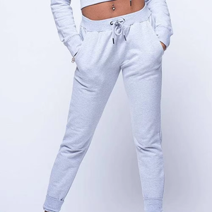 Survêtement d'entraînement à capuche pour femme, design tendance, service OEM, épaules tombantes, couleur unie, vente chaude - Product Image 3