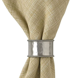 Porte-serviettes en métal argenté texturé rustique, décoration de table industrielle style ferme, sophistiqués anneaux à serviettes larges argentés - Product Image 1