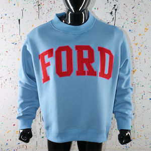Sudadera FORD Azul Cielo con Apliques Rojos Bordados, Cuello Ancho, Hilos Finos - Product Image 1