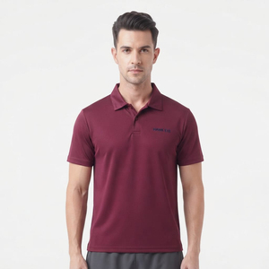 Polo en polyester uni à manches courtes, personnalisable avec logo, de bonne qualité, décontracté, coupe classique, couleur bordeaux - Product Image 1
