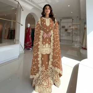 Ensemble Kurti en soie indienne traditionnelle brodée – Vêtements de fête et d'occasion - Product Image 1