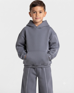 Conjunto Deportivo Personalizado para Niños en Gris Grafito con Líneas en Contraste, Sudadera con Capucha de Felpa de Algodón Suave y Transpirable y Pantalones Deportivos de Pierna Ancha, Fabricante OEM - Product Image 6