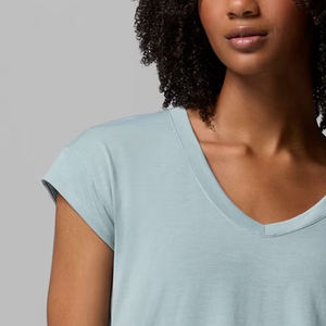 T-shirt streetwear uni tendance, style décontracté avec col en V, design décontracté pour le streetwear, haute qualité - Product Image 3