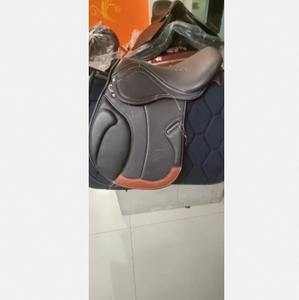 Silla de Montar Inglesa Ajustable de Cuero Genuino con Accesorios de Plástico y Madera para Deportes Ecuestres, Exportación - Product Image 4