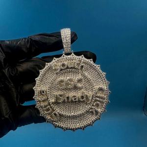 จี้โลโก้ฮิปฮอปสำหรับผู้ชาย ประดับเพชรแบบ Iced Out จี้ตัวอักษรแบบกำหนดเอง เงินแท้ 925 ประดับเพชร VVS มอยส์ซาไนต์ จี้โลโก้ตัวอักษรชื่อ - Product Image 1