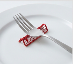 Reposacucharas de metal con recubrimiento en polvo rojo, soporte para cubiertos en forma de triángulo arqueado para uso en cocina, hogar y comedor. - Product Image 4