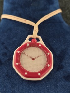 Montre à quartz unisexe pour enfants, ronde, en plastique de luxe, bracelet en plastique rouge et blanc, aiguilles lumineuses analogiques, style sportif, cadran de 38 mm - Product Image 4