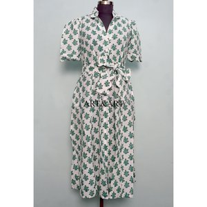 Robe midi en coton 100% écologique pour femmes Kangura, motif floral naturel, col en V, manches courtes, décoration boutonnée, lavable - Product Image 1