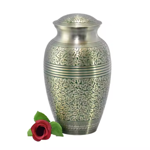 Urne funéraire de luxe en métal argenté en gros, pot commémoratif avec gravure élégante de feuilles et finition satinée polie - Product Image 6