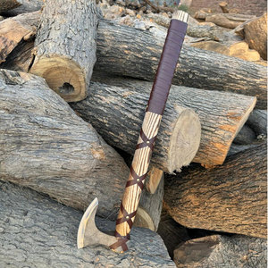Hache Viking de qualité industrielle, style nordique, avec manche en bois gravé, lame en acier au carbone, hache décorative de collection, cadeau, objet de présentation - Product Image 1
