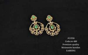 ต่างหูห้อยประดับมอสซาไนต์ 11956 แบบคุนดัน รูปทรงดอกไม้ ตัดทรงลูกแพร์ ชุบทอง เหมาะสำหรับงานแต่งงานและงานปาร์ตี้ - Product Image 3