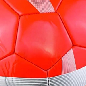 Ballon de football en PVC personnalisé à 32 panneaux, fabriqué à la main, design unique, impression de logo, haute rétention d'air, style classique, en PU - Product Image 5