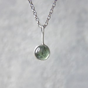 Pendentif en tourmaline vert clair, collier en argent sterling, bijoux en pierres précieuses faits à la main, cadeau pour femme, fiançailles, anniversaire - Product Image 6