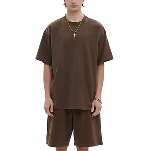 T-shirt personnalisé marron en coton épais, coupe oversize à épaules tombantes, pour homme, couleur chocolat, style streetwear - Product Image 1