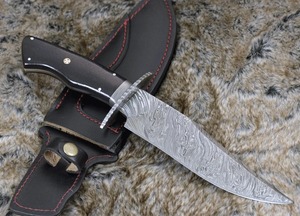Couteau de chasse et Bowie en acier Damas, lame à pointe tombante, manche en cuir avec étui, OEM, longueur totale 30 cm - Product Image 4