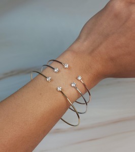 กำไลข้อมือเพชรเพาะเลี้ยงในห้องปฏิบัติการ 0.40 กะรัต แบบเปิด ปรับขนาดได้ ทองคำสีเหลือง 14K 18K รับรองโดย IGI ความใส VS เครื่องประดับชั้นดี - Product Image 3