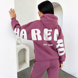 Survêtements personnalisés pour femmes, grammage lourd 500 GSM 350 GSM, en molleton polyester/coton, avec broderie, comprenant un sweat à capuche oversize et un short - Product Image 3