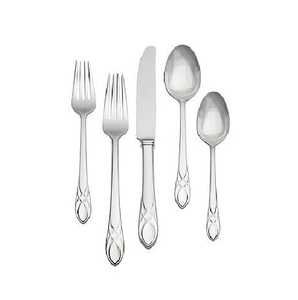Couverts en métal artistiques pour la table, compagnons d'hôtellerie développés pour sublimer les repas résidentiels avec un attrait décoratif intemporel - Product Image 2