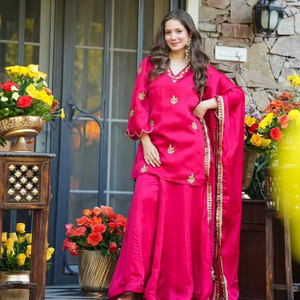 ชุดเชลซี่ซีรีส์สำหรับผู้หญิง ผ้าไหมเฟรนดี้แท้ ชุดชาราร่า พร้อมงานปักลายซีเควนซ์ประณีต และผ้าคลุมไหล่ผ้าไหมเฟรนดี้เข้าชุด - Product Image 1