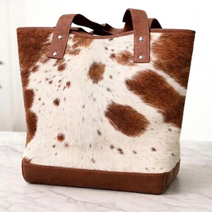 Bolsos de hombro de cuero vacuno premium hechos a mano con pelo, proveedor al por mayor, bolsos de moda personalizados OEM, exportación a bajo precio - Product Image 4