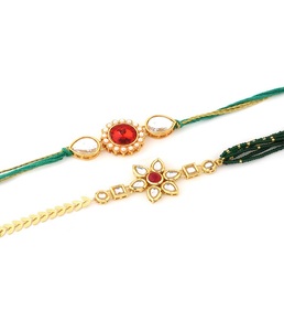Meilleures ventes : Élégante chaîne de perles vertes florales Rakhi, bijou fait main en fil réglable, idéal pour la célébration du Raksha Bandhan entre frères et sœurs - Product Image 1