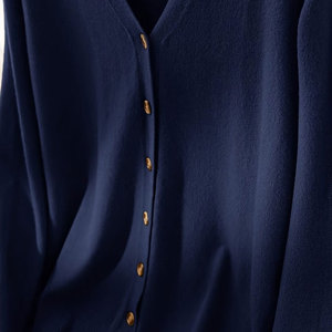 Ajoutez vos pulls personnalisés de haute qualité à col en V pour les logos de sororités/fraternités/écoles/collèges/universités, cardigans tricotés - Product Image 4