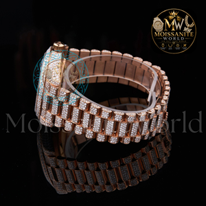 นาฬิกาข้อมือควอตซ์อนาล็อกสำหรับผู้หญิง Moissanite World Luxury ขนาด 42 มม. สีโรสโกลด์ ขอบประดับเพชร คริสตัลแซฟไฟร์ ตัวล็อคแบบ Deployment Clasp - Product Image 3