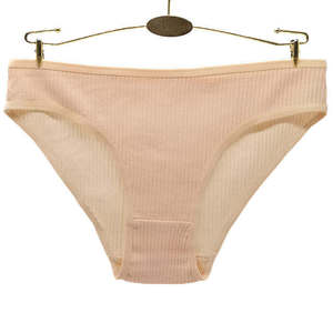 Braguitas de bikini románticas para mujer con logo personalizado, de nailon y elastano, transpirables, ecológicas, de tiro medio, elásticas, tallas grandes, con letras. - Product Image 5