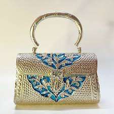 Pochette en laiton pour femme avec détails artisanaux indiens royaux, style antique, pochette en laiton avec artisanat traditionnel - Product Image 2