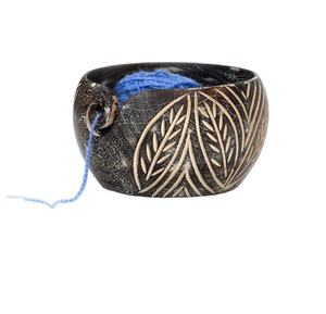 Cuenco de hilo gris de madera hecho a mano con cortador de trabajo y pintado a mano hermoso cuenco para tejer y ganchillo 7X7X4 - Product Image 1