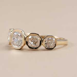 Bague unisexe en or massif 14 carats avec diamant taille coussin 1.00+0.70 CT et cinq pierres, finition rhodium noir – Cadeau surprise pour elle et ses amis - Product Image 2