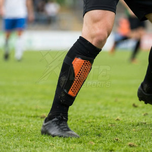 Protège-tibias de football professionnels en EVA de qualité supérieure pour adultes, design respirant pour un confort maximal, ajustables et légers pour une liberté de mouvement optimale - Product Image 5