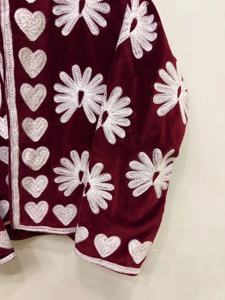 เสื้อโค้ทกำมะหยี่ปักลายสำหรับผู้หญิงไซส์ใหญ่ คอจีน แขนยาว ลายดอกไม้รูปหัวใจ เสื้อคลุมลำลองสำหรับฤดูใบไม้ร่วง - Product Image 4