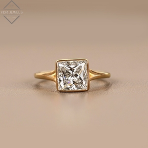 Anillo de Diamantes Solitario de Lujo con Perfil Lateral en Oro Amarillo, Anillo de Compromiso con Diseño de Tallo Dividido para Mujer, Regalo Nupcial - Product Image 1