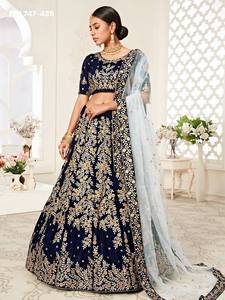 Conjunto de Lehenga-Choli de terciopelo pesado con bordado de hilo Zari y pedrería, corte A-Line Can-Can, azul marino, suministro al por mayor - Product Image 3