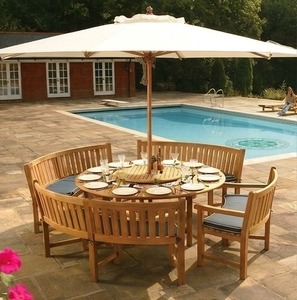 Ensemble de mobilier de restaurant extérieur en bois : table ronde, parasol, bancs de patio, mobilier de jardin pour café - Product Image 4