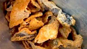 ผิวปลาสีเหลืองอำพันทอดกรอบพร้อมไข่รสอร่อยเนื้อกรุบกรอบและเครื่องเทศที่มีกลิ่นหอม - Product Image 3