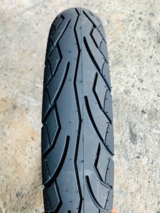 Neumático de Motocicleta/Scooter KUMA K220A 3.00-10 3.50-10 de Alta Calidad, Sin Cámara, Hecho con Caucho Natural, Carcasa de Neumático Fabricada en Vietnam - Product Image 3