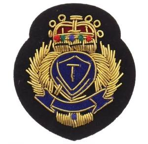 Écussons personnalisés haut de gamme pour événements et cadeaux promotionnels |   Badges aimantés brodés à la main avec fil doré pour promotions, cérémonies, cadeaux d'entreprise - Product Image 1