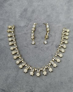 Parure Collier Ras-du-Cou et Boucles d'Oreilles Longues Pendantes en Pierre AD Taille Baguette Scintillante – Bijoux Élégants pour Mariage et Réception – Mode Féminine - Product Image 3