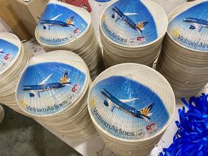 หมวกไม้ไผ่ทรงกรวยแบบดั้งเดิมของเวียดนาม ออกแบบพิมพ์ลายใบปาล์มตามสั่ง สำหรับสร้างแบรนด์องค์กร - Product Image 6