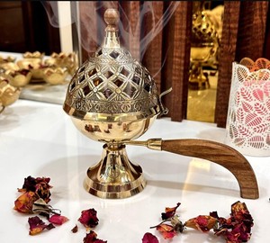 Quemador de incienso de latón con mango de madera |   Quemador de Loban Dhoop Religioso para Primavera y Verano |   Decoración para el Hogar Hecha a Mano y Ecológica - Product Image 2
