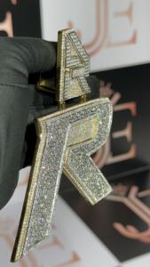 Colgante de letra R personalizado con diamantes de moissanita, chapado en plata de ley 925, estilo hip hop, al precio más bajo. - Product Image 2