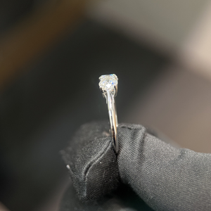 Anillo de Diamantes Redondos Brillantes de Tres Piedras de 1.50 Quilates, Oro Blanco de 14k, Certificado IGI, Anillo de Aniversario - Product Image 2