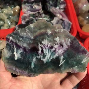Vente en gros de plaques de cristal de fluorite arc-en-ciel naturelle, très prisées – Pierre de fluorite rayée violette et verte pour la décoration - Product Image 4