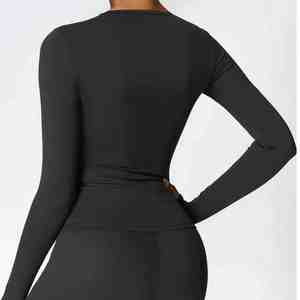 ชุดออกกำลังกายโยคะ 2 ชิ้นสำหรับผู้หญิง 22 สีสุดฮิตปี 2026 พร้อมเอวยางยืดและโลโก้ด้านหน้า - Product Image 4