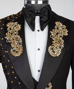 Costume de mariage noir et or brodé pour homme, blazer de créateur ajusté pour le marié avec broderie florale faite à la main pour réceptions et soirées - Product Image 3