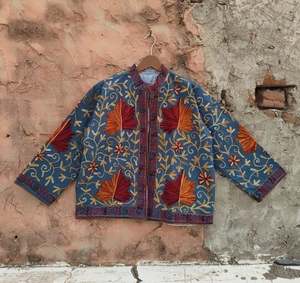 Veste Suzani Style Vintage 2026 – Manteau d'Hiver Brodé en Velours Unisexe – Veste d'Hiver Chic Ethnique - Product Image 1